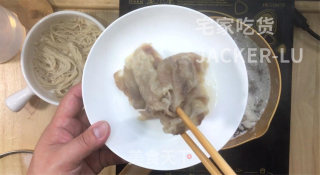 家常酸汤肥牛，酸辣爽口又开胃，吃一次绝对还想下一次。步骤3