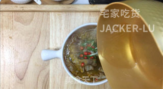 家常酸汤肥牛，酸辣爽口又开胃，吃一次绝对还想下一次。步骤7