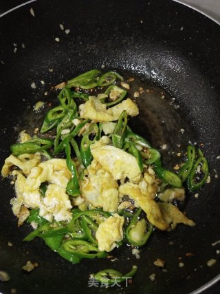 简单下饭的青椒炒鸡蛋步骤6