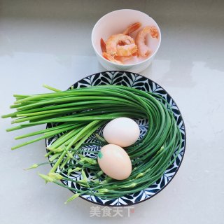 虾干韭苔炒鸡蛋步骤1