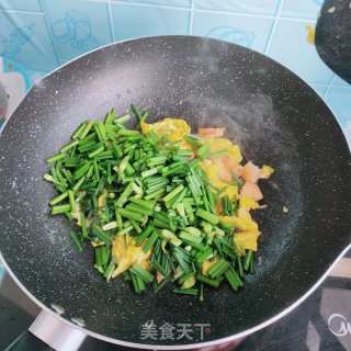 虾干韭苔炒鸡蛋步骤5