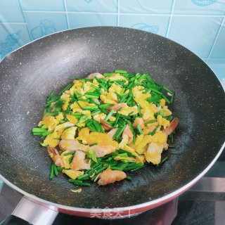 虾干韭苔炒鸡蛋步骤7