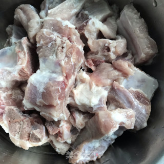 焖烧排骨步骤1
