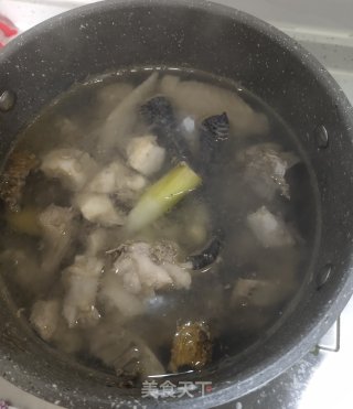 老板，来份黄焖鸡步骤1