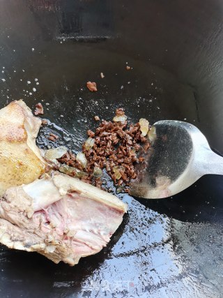 酸梅烧鸭子步骤4