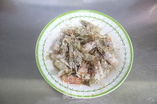 黄瓜炒虾仁&炸虾头步骤4