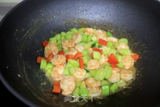 黄瓜炒虾仁&炸虾头步骤13