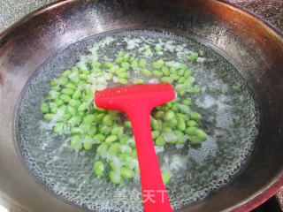 烤火腿炒毛豆步骤4