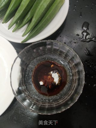 蒜辣白灼秋葵步骤2