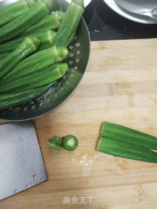 蒜辣白灼秋葵步骤5