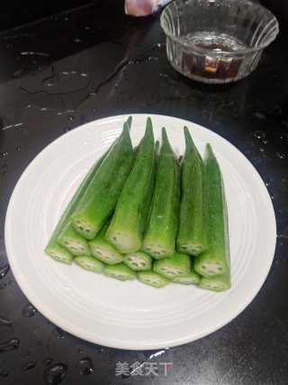 蒜辣白灼秋葵步骤6