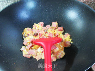 烤火腿炒鸡蛋步骤6