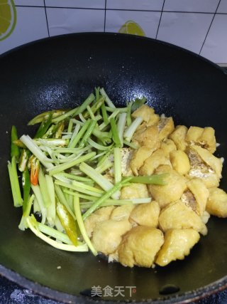 芹菜炒豆泡步骤6