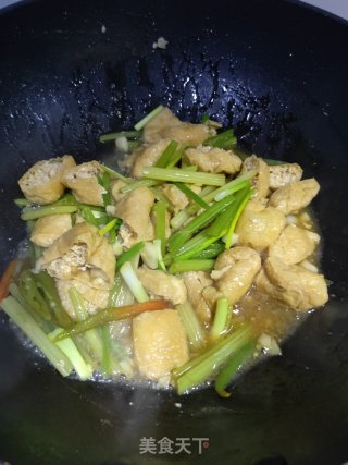 芹菜炒豆泡步骤9