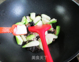黑木耳肉末炒丝瓜步骤9
