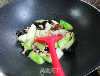 黑木耳肉末炒丝瓜步骤11