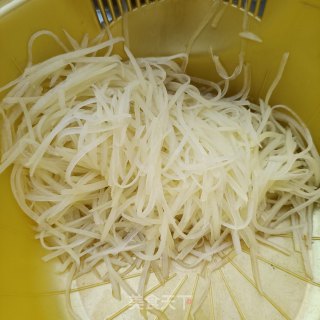 韭菜苔炒土豆丝步骤7
