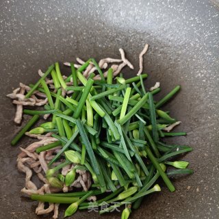 韭菜苔炒土豆丝步骤13