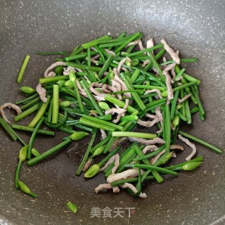 韭菜苔炒土豆丝步骤14