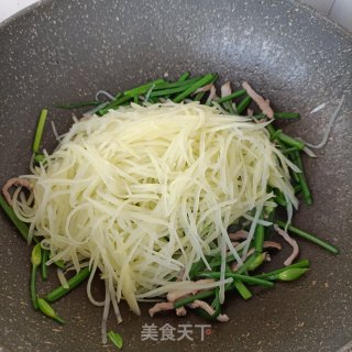 韭菜苔炒土豆丝步骤15