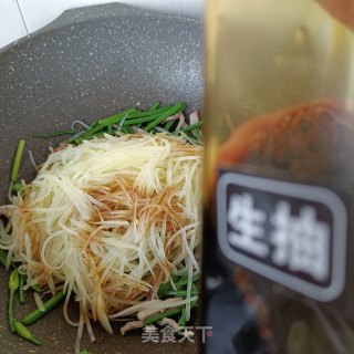 韭菜苔炒土豆丝步骤16