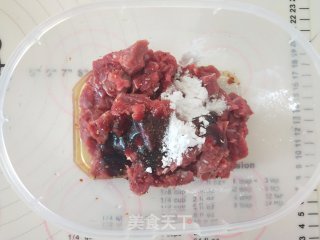 黑椒芦笋炒牛肉粒步骤3