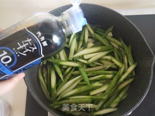 黑椒芦笋炒牛肉粒步骤7