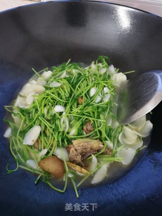 鲜百合煮豌豆芽步骤5