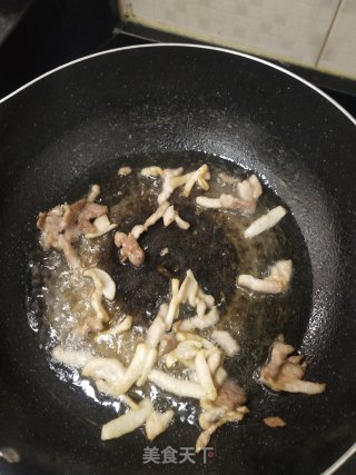 好吃又下饭的青茄子炒肉丝步骤2
