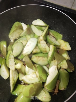 好吃又下饭的青茄子炒肉丝步骤4