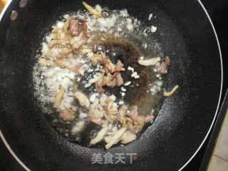 好吃又下饭的青茄子炒肉丝步骤3