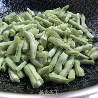 番茄炒豆角步骤6