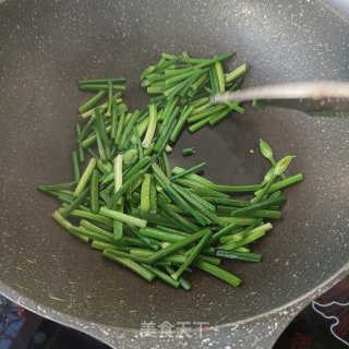 韭菜苔炒海鲜菇步骤10