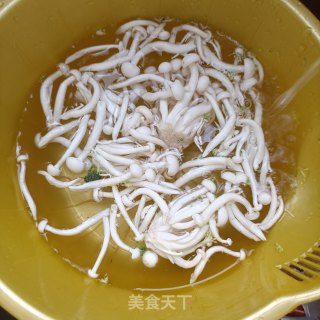 白玉菇炒西兰花步骤3