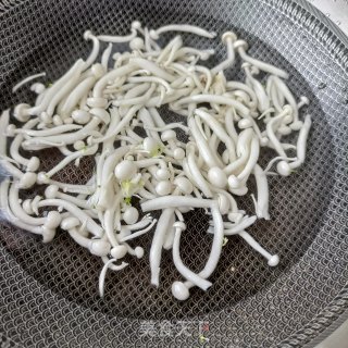 白玉菇炒西兰花步骤5