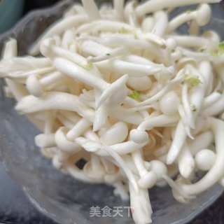 白玉菇炒西兰花步骤4