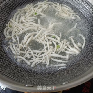 白玉菇炒西兰花步骤6
