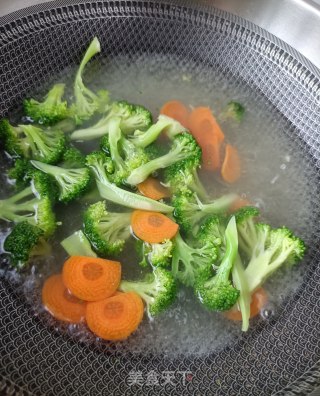 白玉菇炒西兰花步骤9