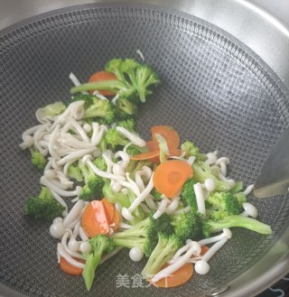 白玉菇炒西兰花步骤14