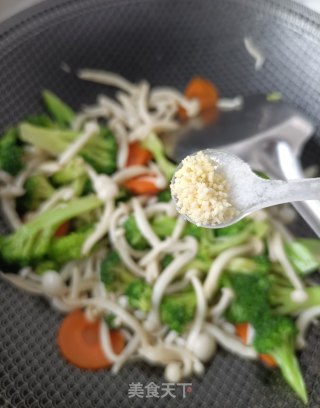 白玉菇炒西兰花步骤17