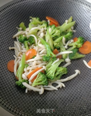 白玉菇炒西兰花步骤18