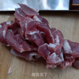 精肉炒秋葵步骤2