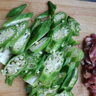 精肉炒秋葵步骤6