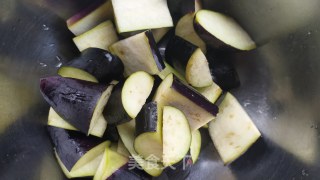 藿香茄子步骤1