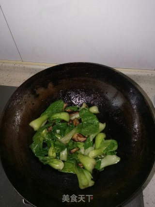 香菇烧油菜步骤3