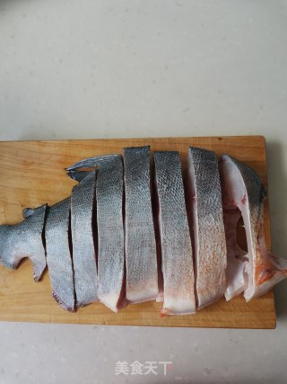 豆豉烧鲳鱼步骤1
