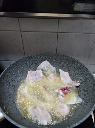 大鱼头焖腐竹步骤4