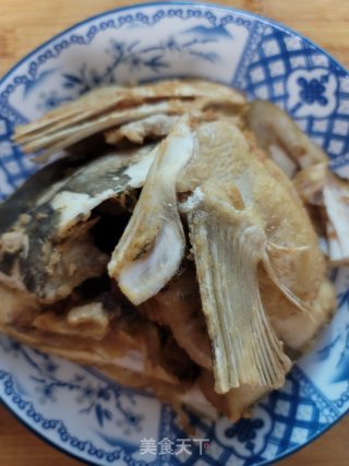 大鱼头焖腐竹步骤6