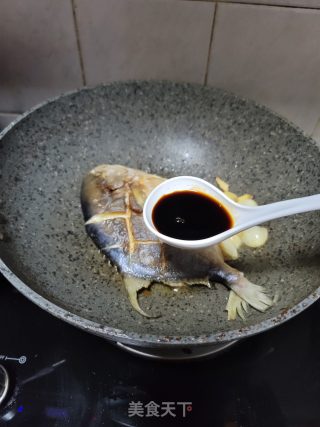 蒜子烧鲳鱼步骤8