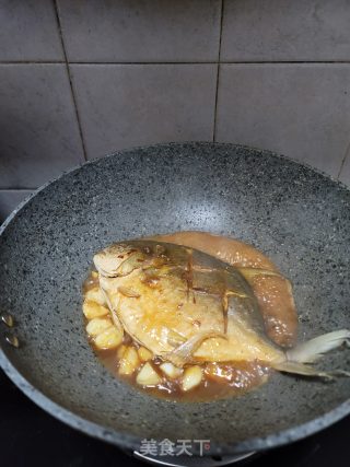 蒜子烧鲳鱼步骤10